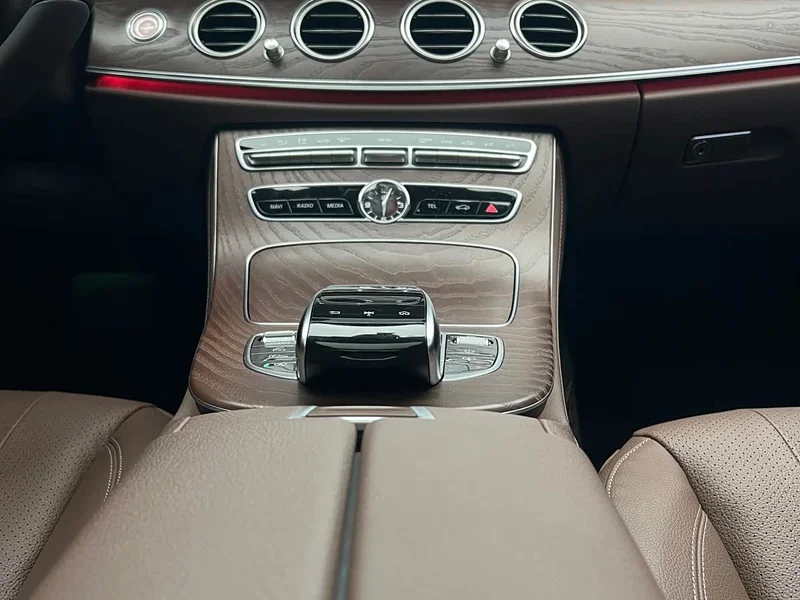 Mercedes-Benz E-Class — фото 8