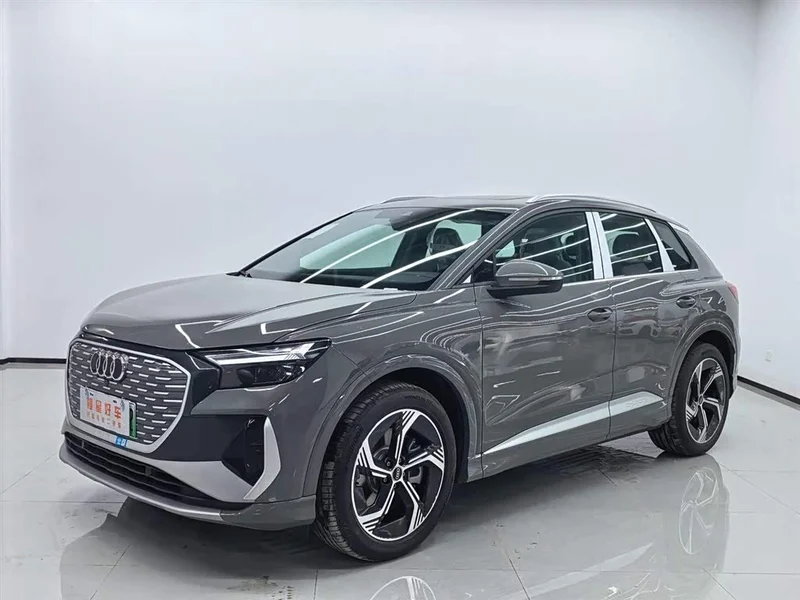 Audi Q4 e-tron — фото 1