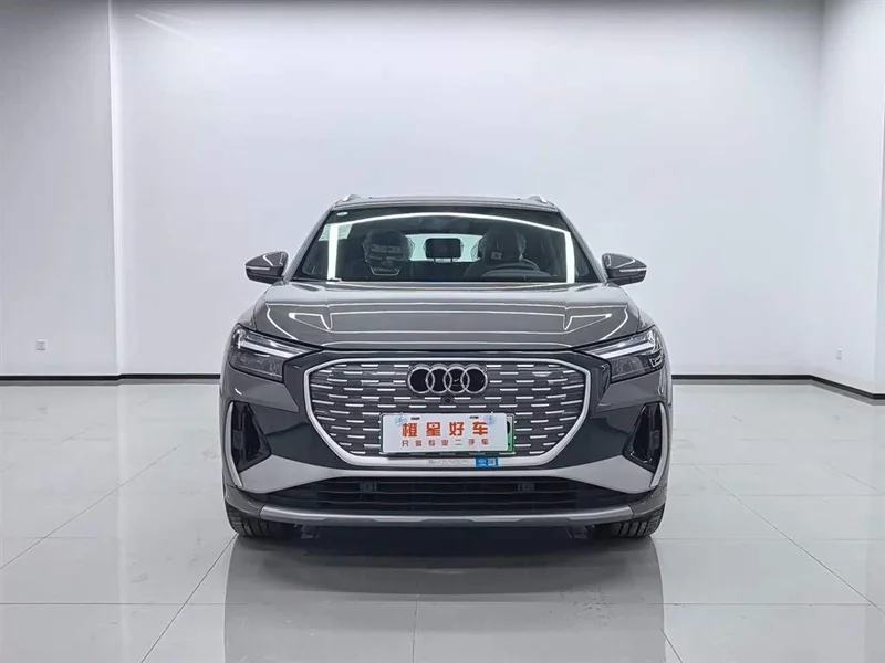 Audi Q4 e-tron — фото 2
