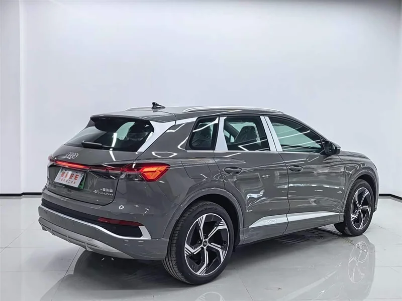 Audi Q4 e-tron — фото 4