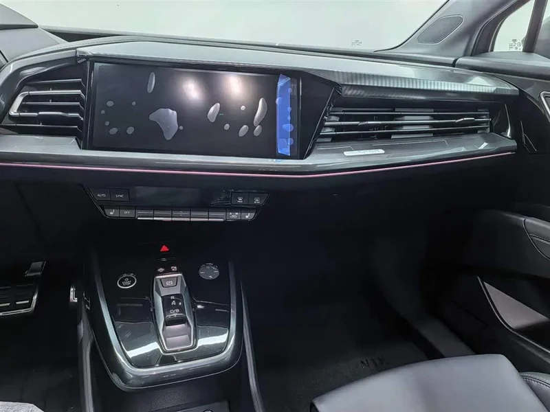Audi Q4 e-tron — фото 10