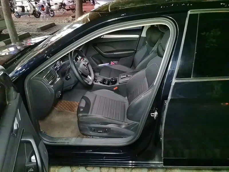 Skoda Superb — фото 11