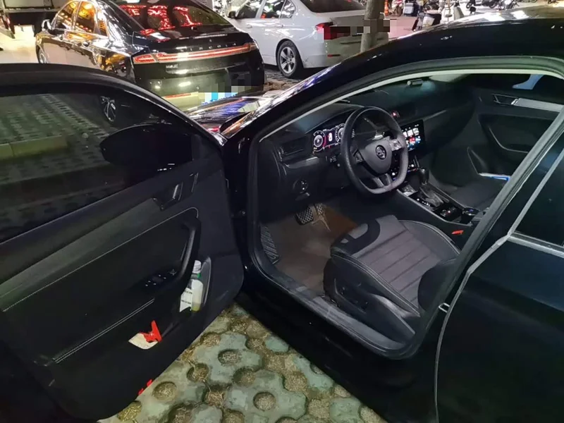 Skoda Superb — фото 12