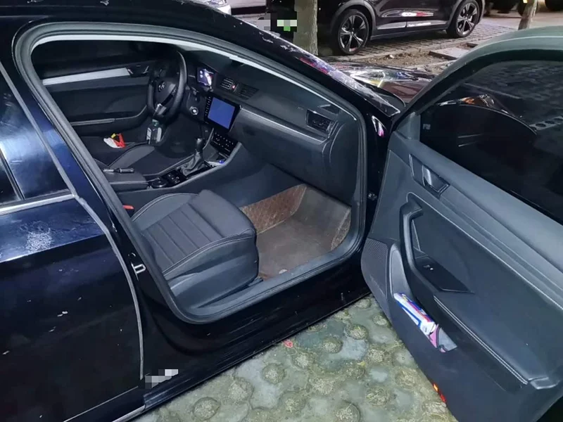 Skoda Superb — фото 19