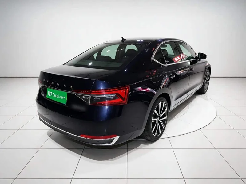 Skoda Superb — фото 4