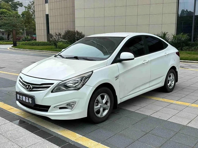 Kia Verna — фото 1