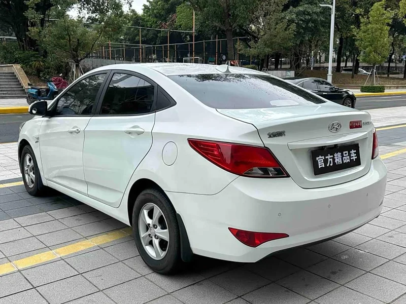 Kia Verna — фото 7