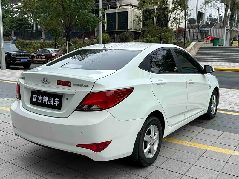 Kia Verna — фото 8