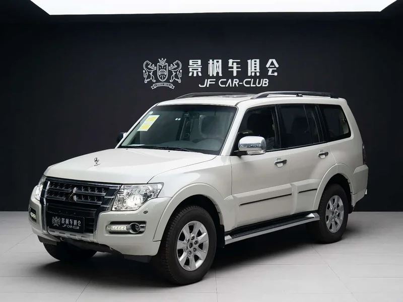 Mitsubishi Pajero (Imported) — фото 1