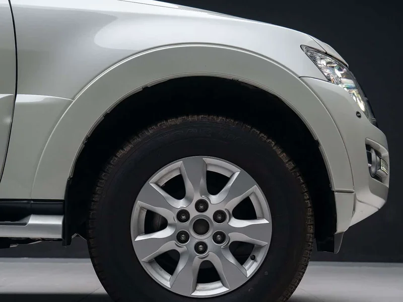 Mitsubishi Pajero (Imported) — фото 13