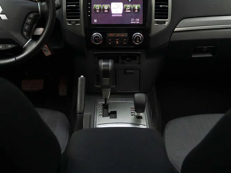 Mitsubishi Pajero (Imported) — фото 19
