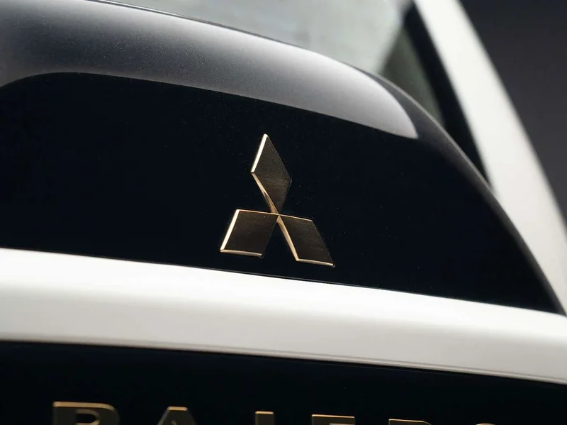 Mitsubishi Pajero (Imported) — фото 26