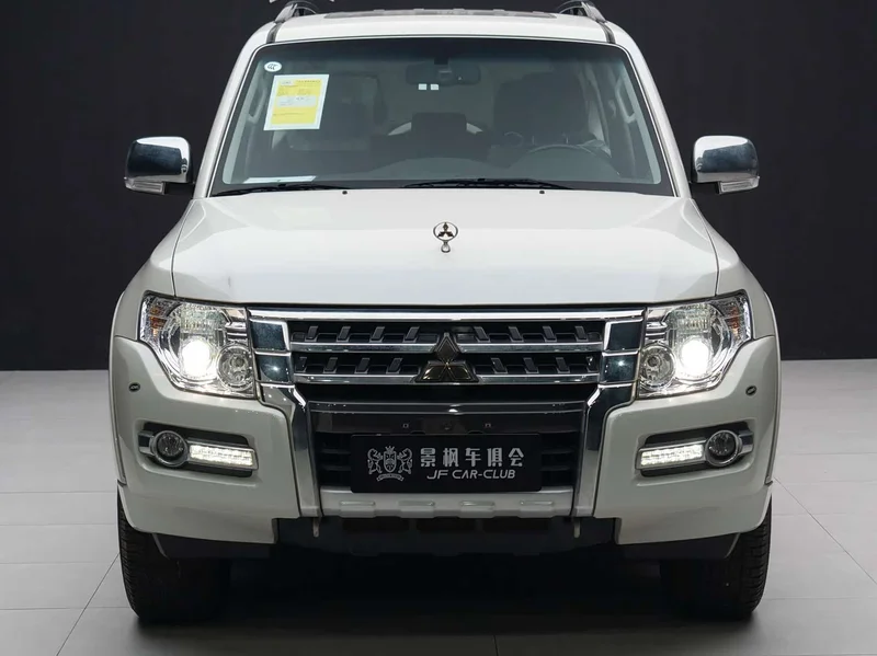 Mitsubishi Pajero (Imported) — фото 4