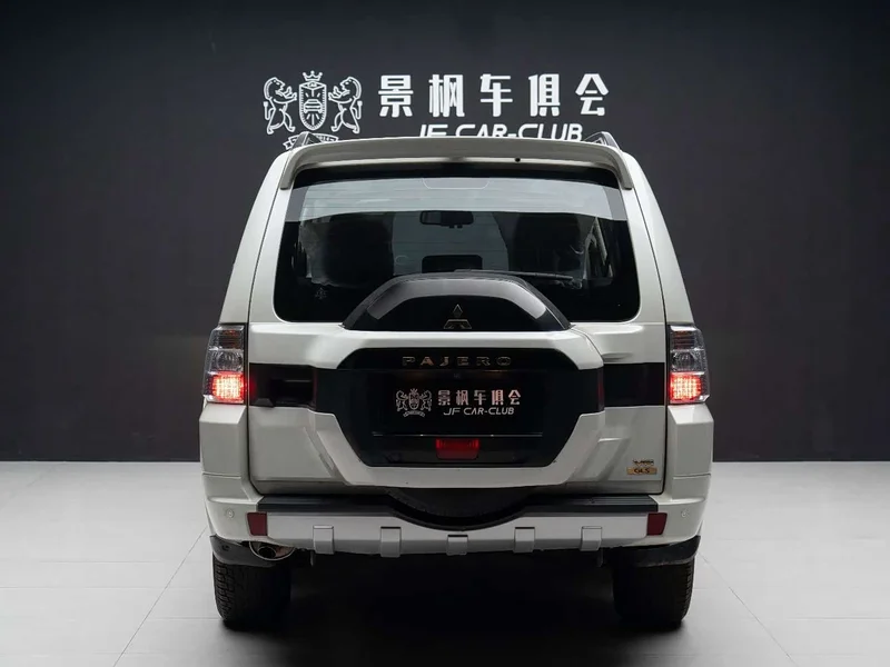 Mitsubishi Pajero (Imported) — фото 6