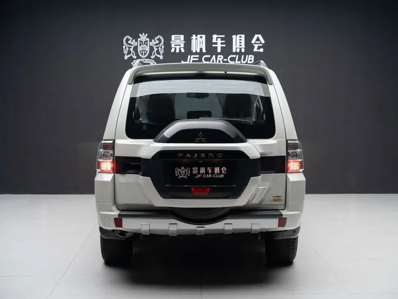 Mitsubishi Pajero (Imported) — фото 7