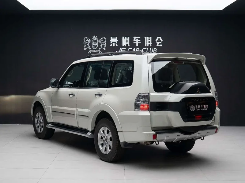 Mitsubishi Pajero (Imported) — фото 8