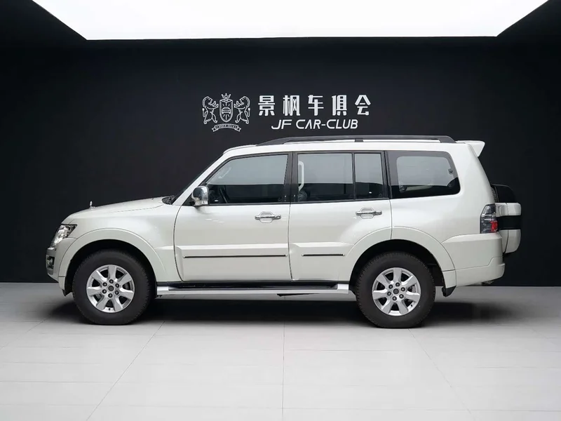 Mitsubishi Pajero (Imported) — фото 10