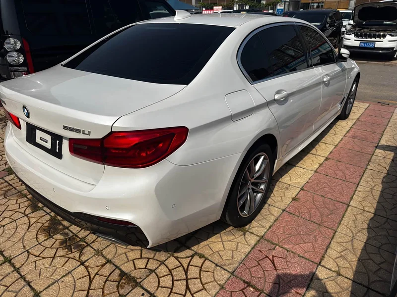 BMW 5-Series — фото 14