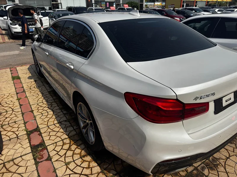 BMW 5-Series — фото 15