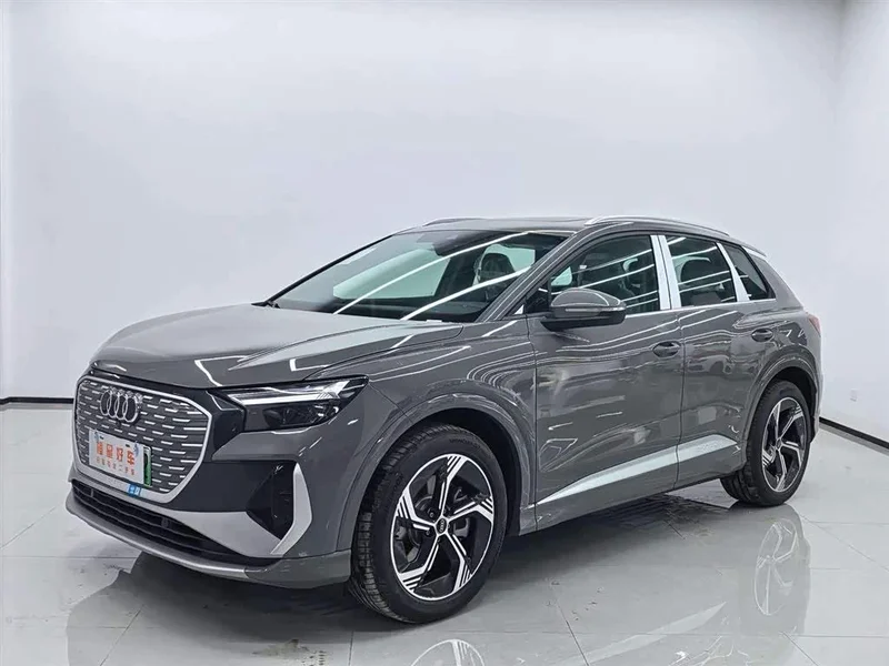 Audi Q4 e-tron — фото 1