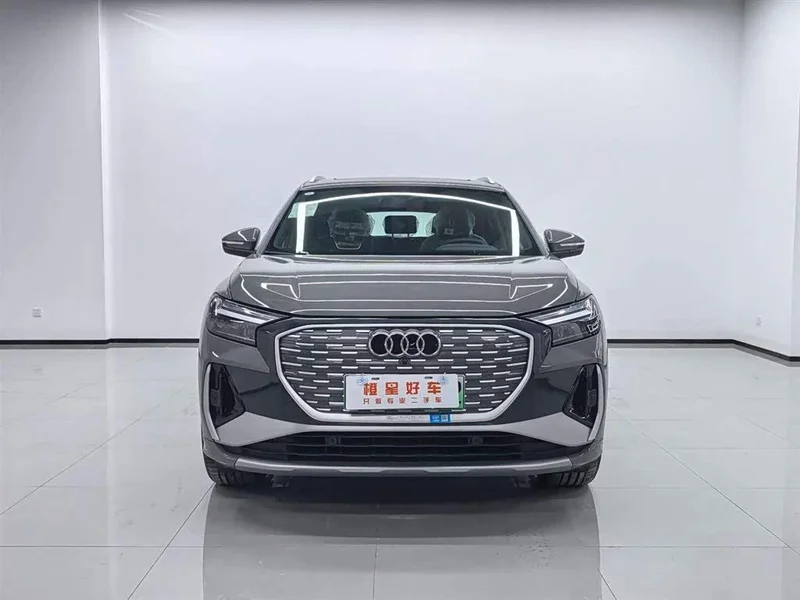 Audi Q4 e-tron — фото 2