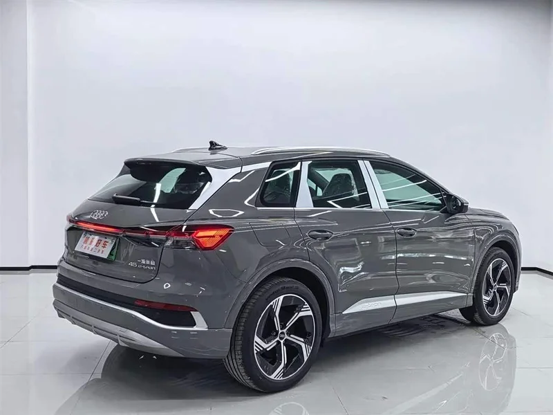 Audi Q4 e-tron — фото 4