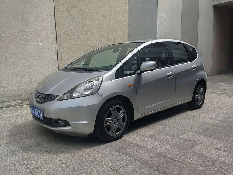 Honda Fit — фото 1