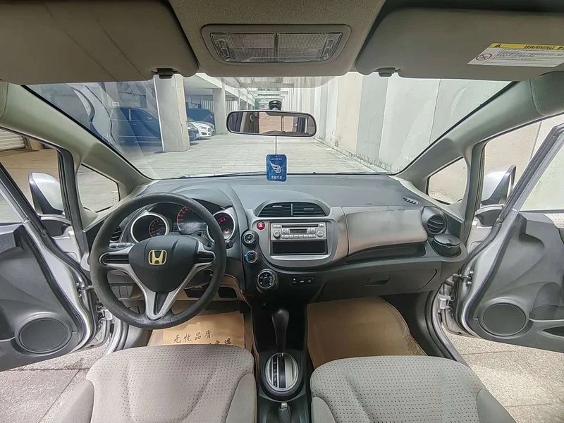 Honda Fit — фото 5