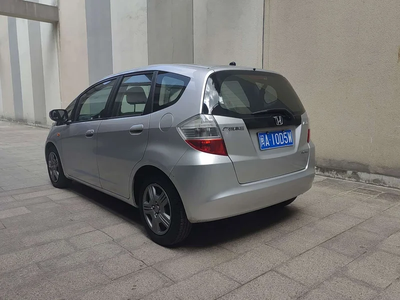 Honda Fit — фото 8