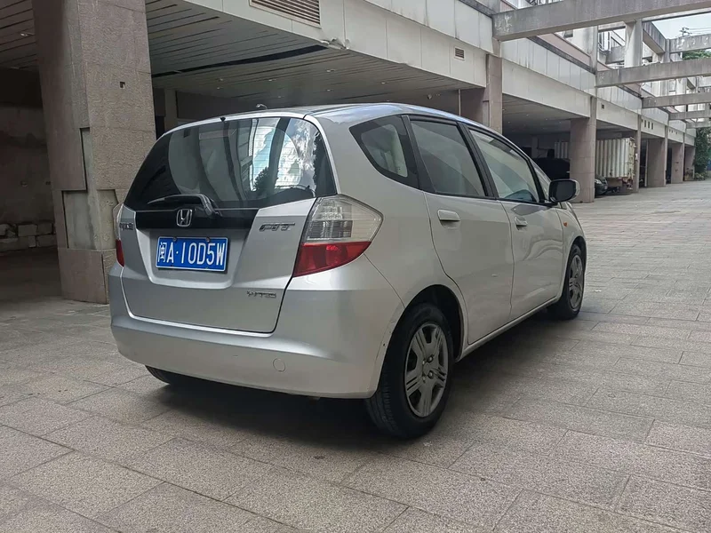 Honda Fit — фото 10