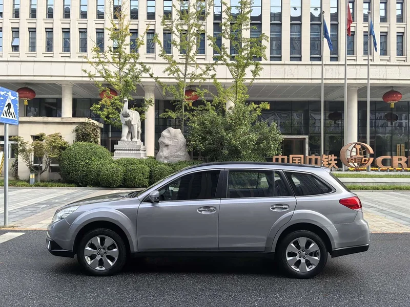 Subaru Outback — фото 2