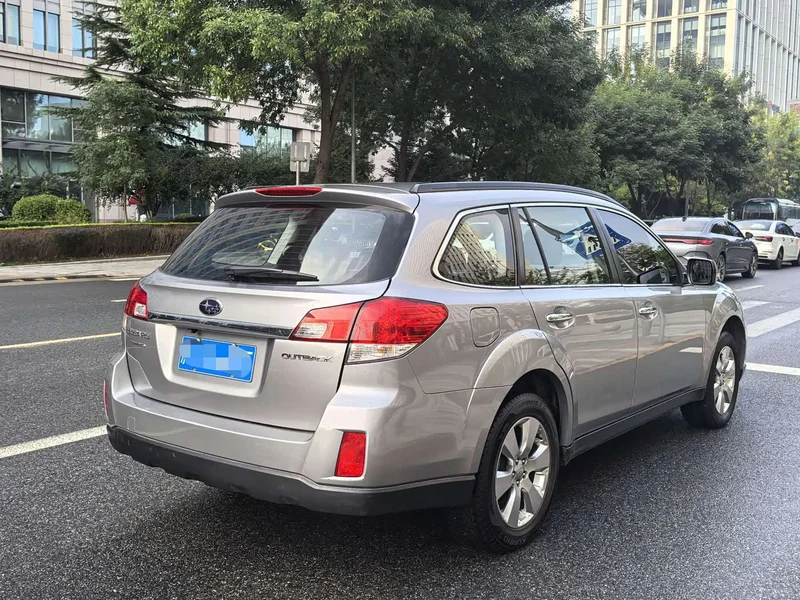 Subaru Outback — фото 5