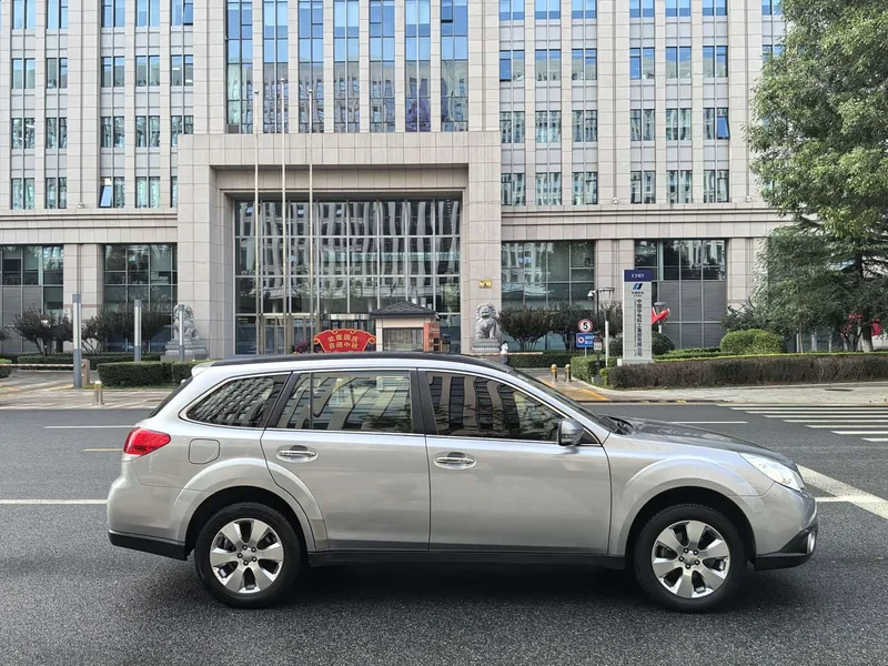 Subaru Outback — фото 6