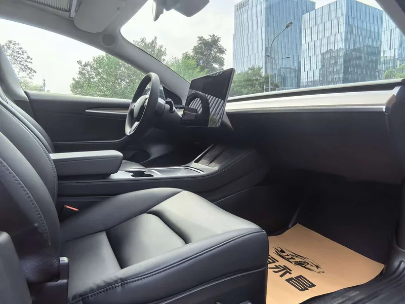 Tesla Model 3 — фото 11