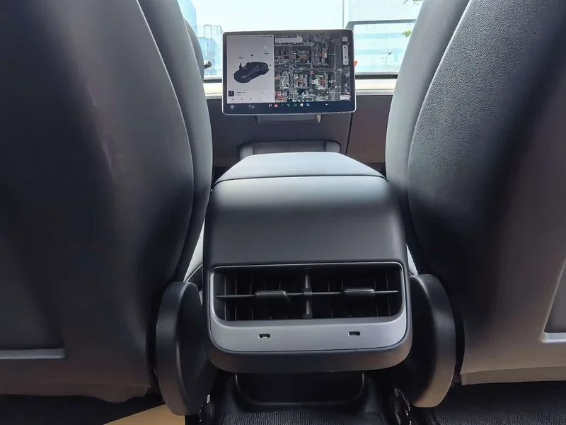 Tesla Model 3 — фото 13