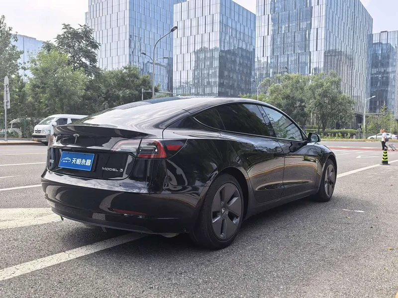 Tesla Model 3 — фото 3