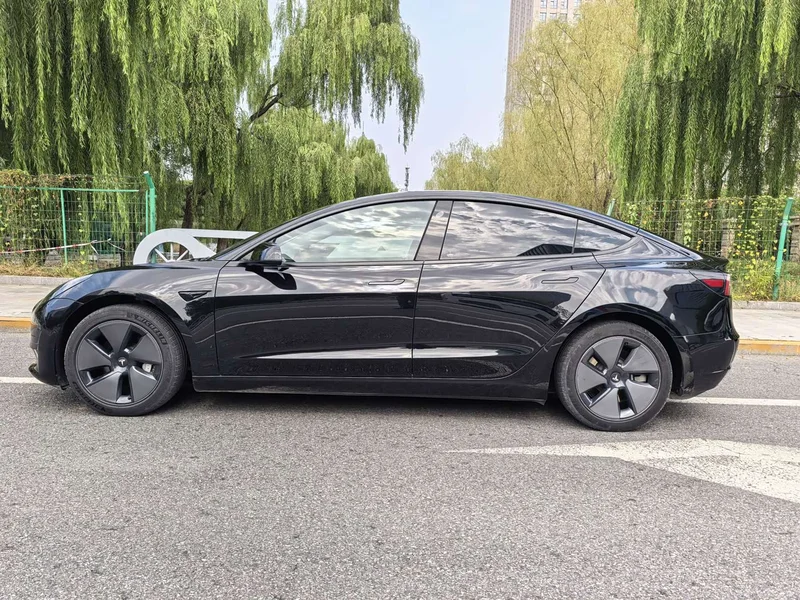 Tesla Model 3 — фото 4