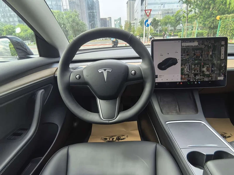 Tesla Model 3 — фото 10