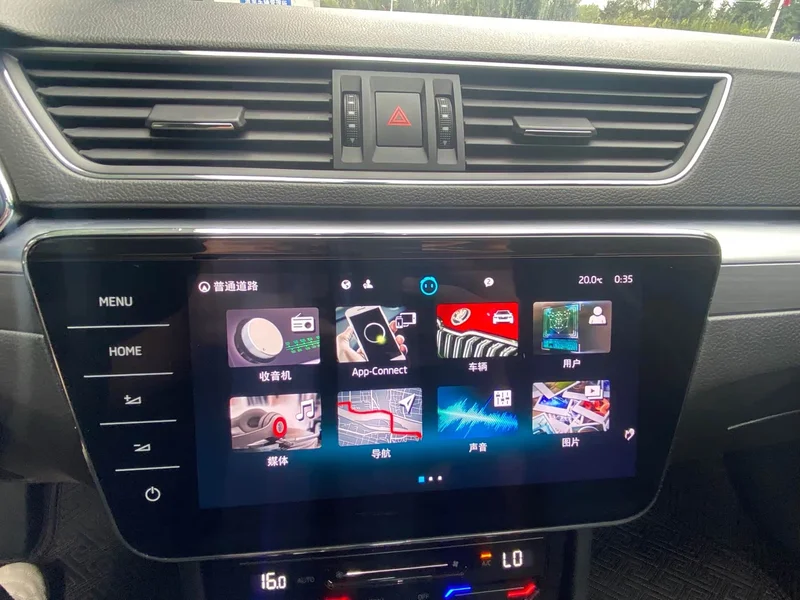 Skoda Superb — фото 18