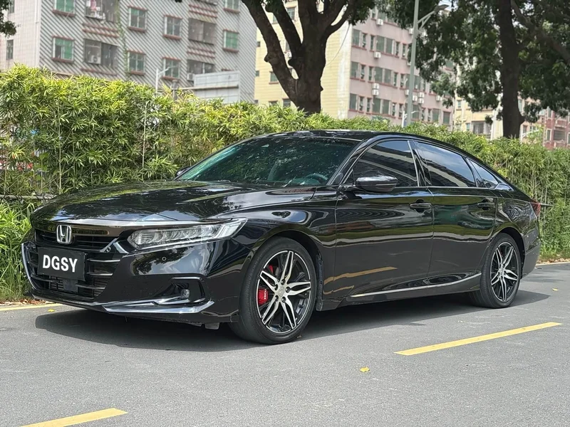 Honda Accord — фото 1