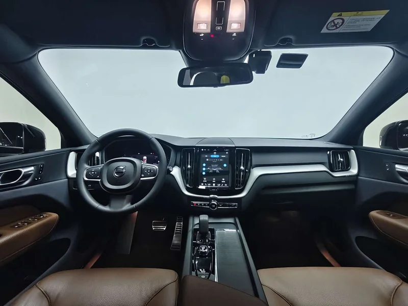 Volvo XC60 — фото 11