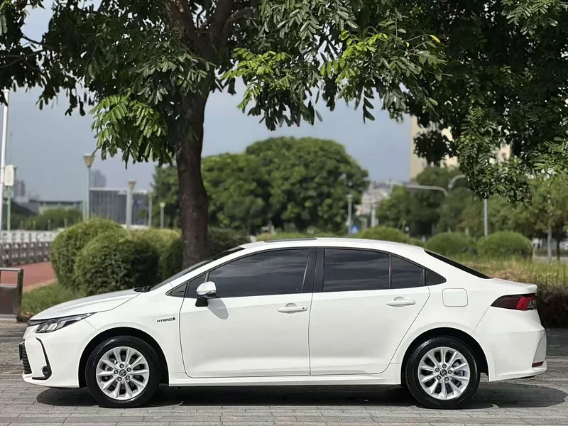 Toyota Corolla — фото 14