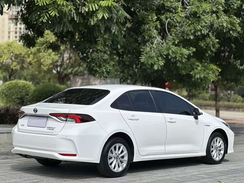 Toyota Corolla — фото 9