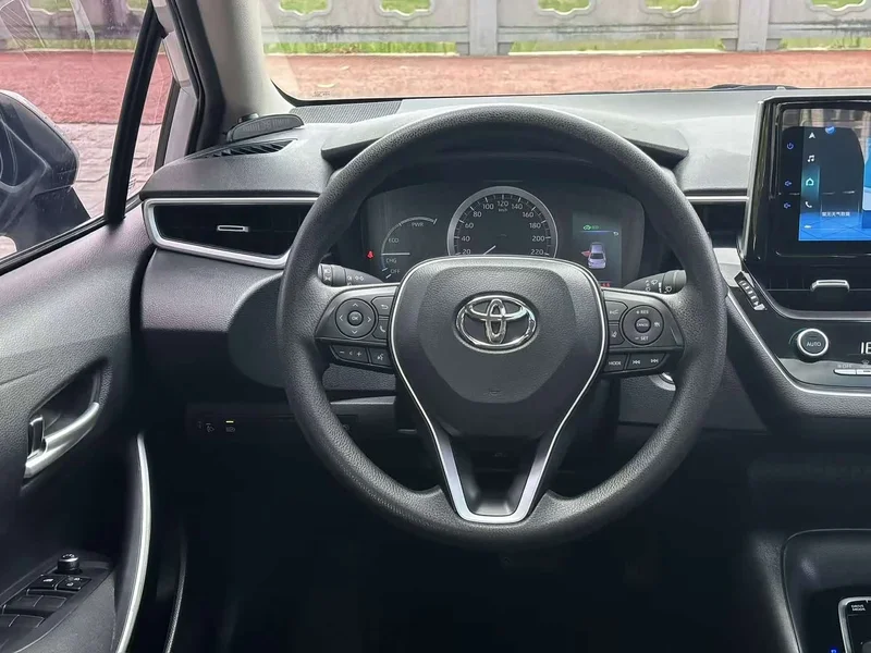 Toyota Corolla — фото 10