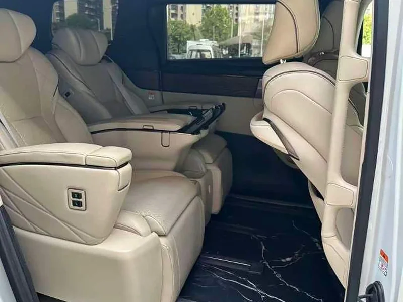 Toyota Alphard — фото 12