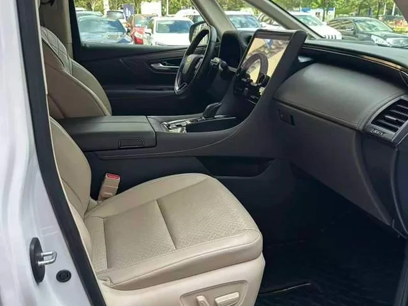 Toyota Alphard — фото 13