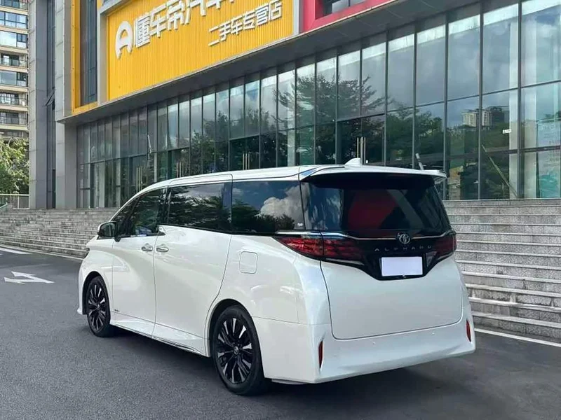 Toyota Alphard — фото 4