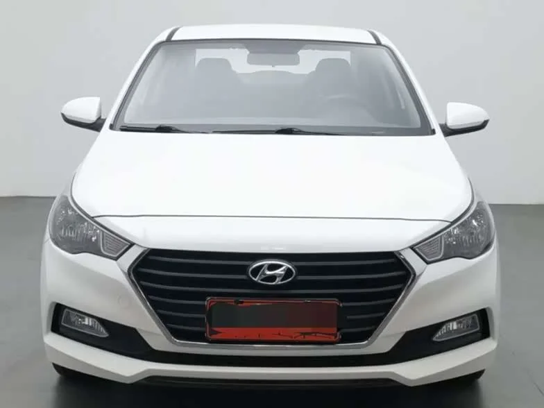 Hyundai Solaris — фото 1