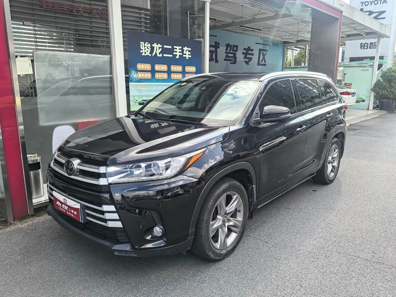 Toyota Highlander — фото 1