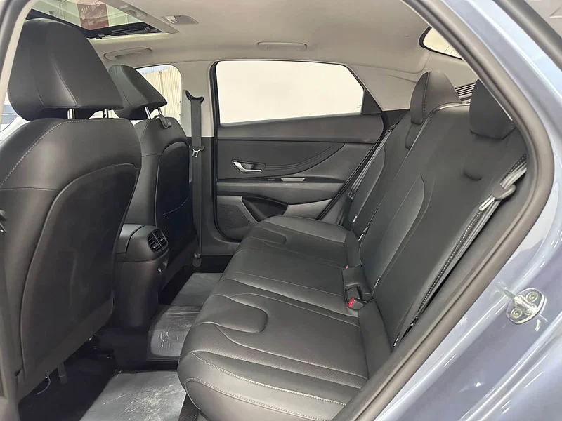 Hyundai Elantra — фото 12